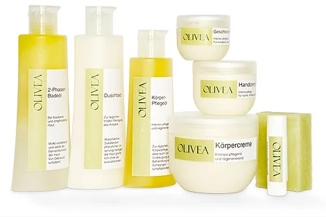 Olivea-Produkte: 2-Phasen-Badeöl, Duschbad, Körper-Pflegeöl, Gesichtscreme, Handcreme, Körpercreme und Lippenpflegestift